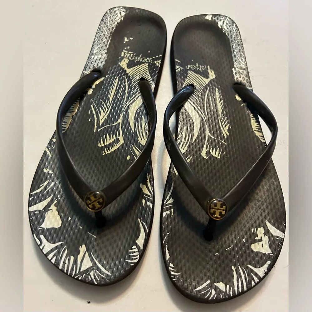 Tory Burch Brown
Flip Flops size M